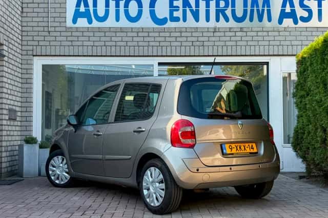 Renault Modus (2012) thumbnail 2