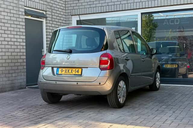 Renault Modus (2012) thumbnail 4