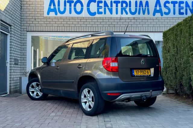 Škoda Yeti (2011) thumbnail 2