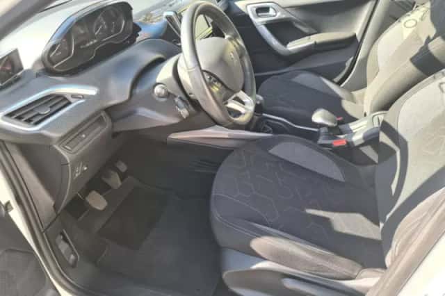 Peugeot 2008 (2018) thumbnail 4