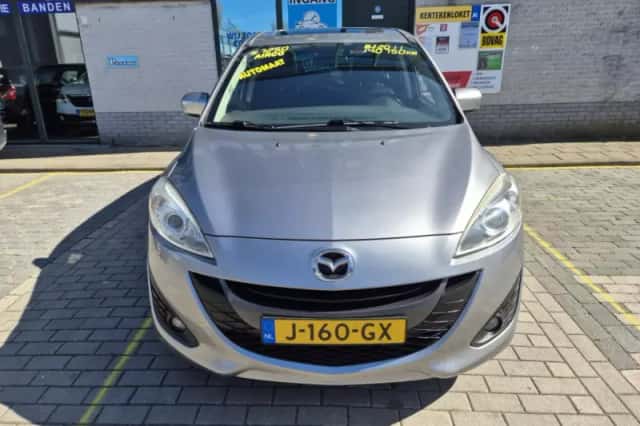 Mazda 5 (2011) thumbnail 2