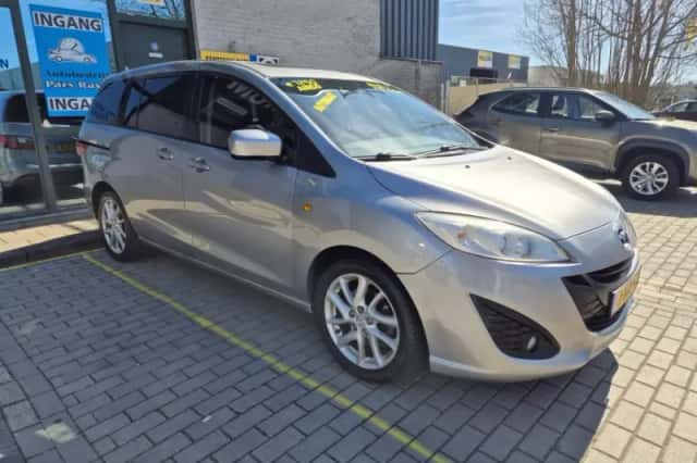 Mazda 5 (2011) thumbnail 3