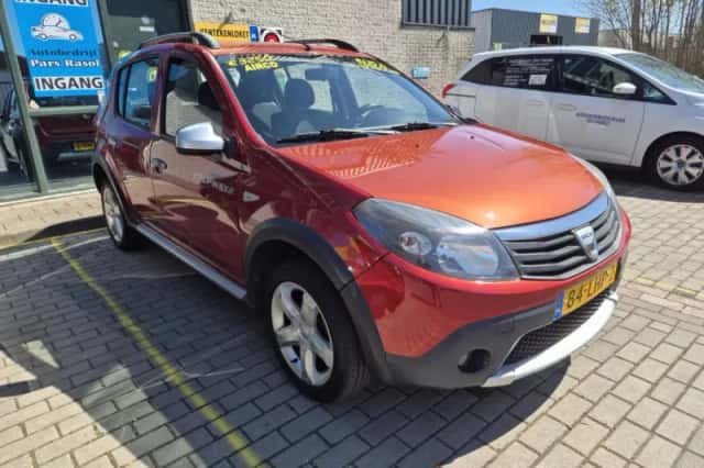 Dacia Sandero (2010) thumbnail 3