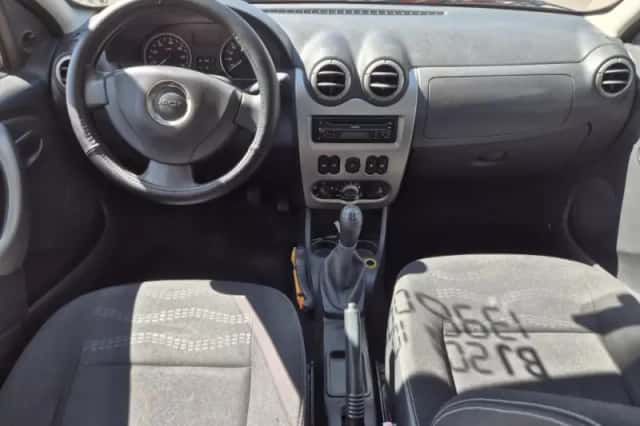 Dacia Sandero (2010) thumbnail 6