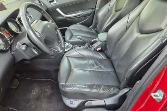 Peugeot 308 (2011) thumbnail 4