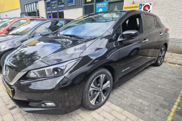 Nissan Leaf (2019) thumbnail 2