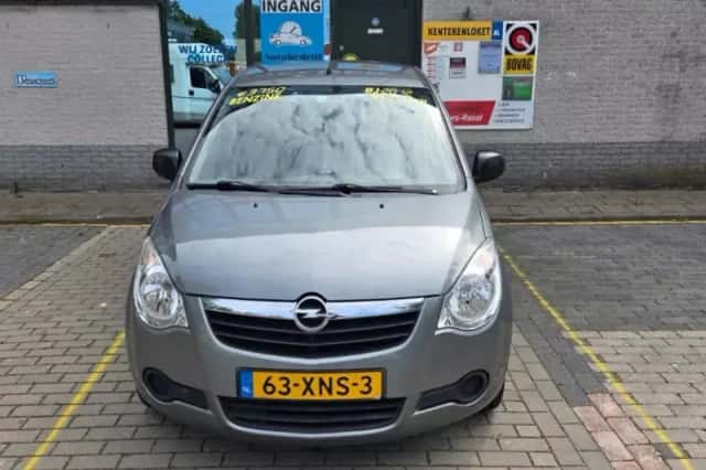 Opel Agila (2012) thumbnail 3
