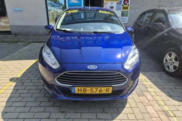 Ford Fiesta (2015) thumbnail 2