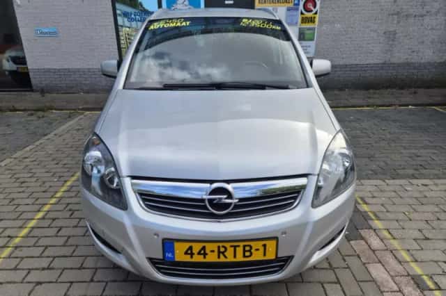 Opel Zafira (2011) thumbnail 2