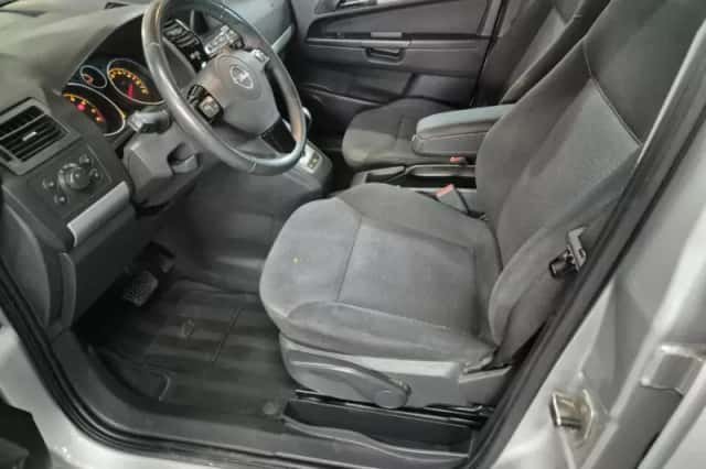 Opel Zafira (2011) thumbnail 4