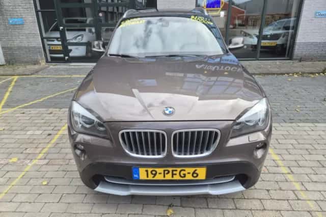 BMW X1 (2011) thumbnail 2