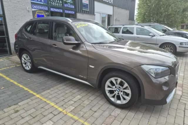 BMW X1 (2011) thumbnail 3