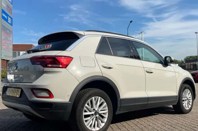 Volkswagen T-Roc (2022) thumbnail 2