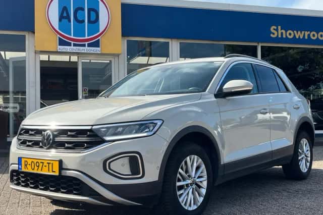 Volkswagen T-Roc (2022) thumbnail 3