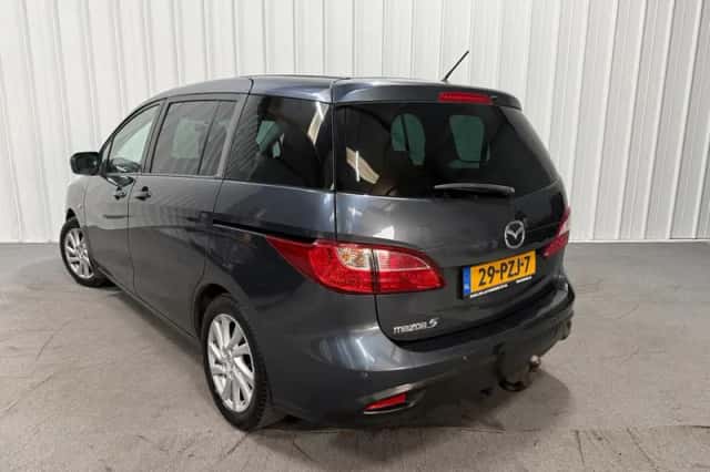 Mazda 5 (2011) thumbnail 4