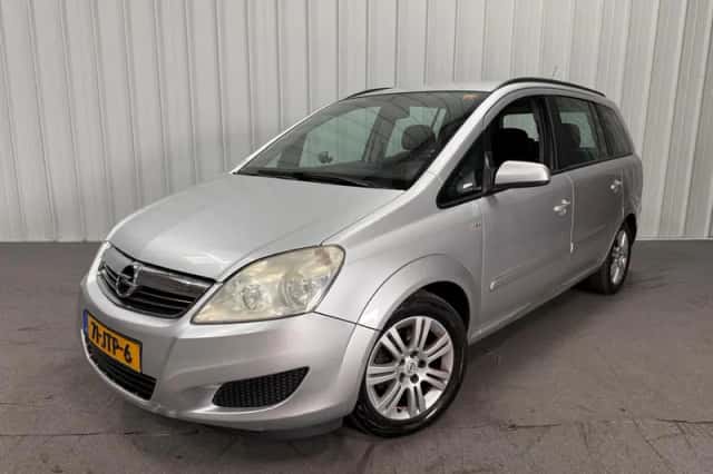 Opel Zafira (2009) thumbnail 3