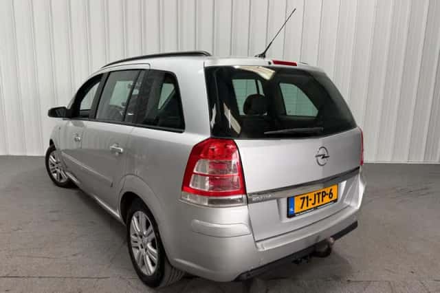 Opel Zafira (2009) thumbnail 4