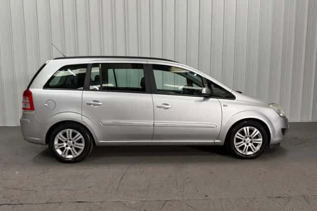 Opel Zafira (2009) thumbnail 5