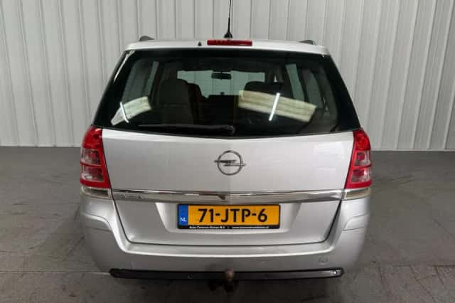 Opel Zafira (2009) thumbnail 6