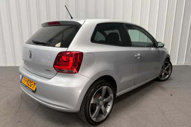 Volkswagen Polo (2011) thumbnail 2