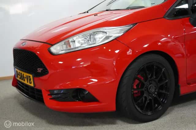 Ford Fiesta (2014) thumbnail 5