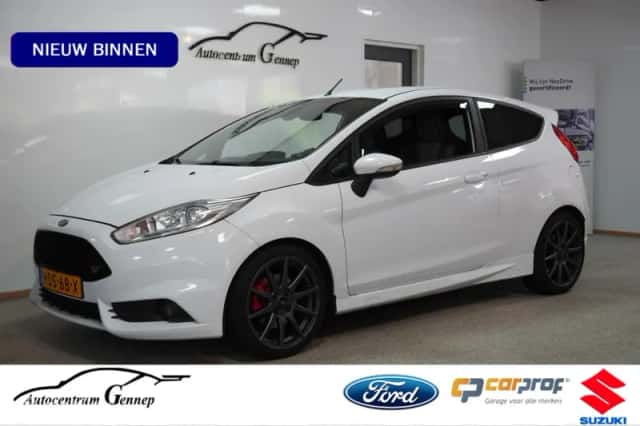 Ford Fiesta (2015) thumbnail 2