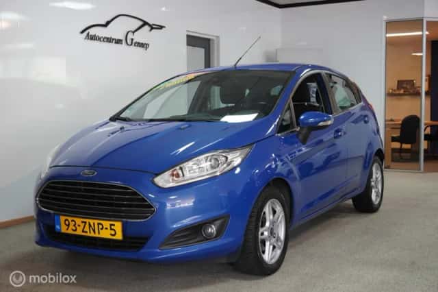 Ford Fiesta (2013) thumbnail 4