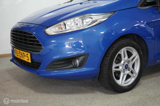 Ford Fiesta (2013) thumbnail 5