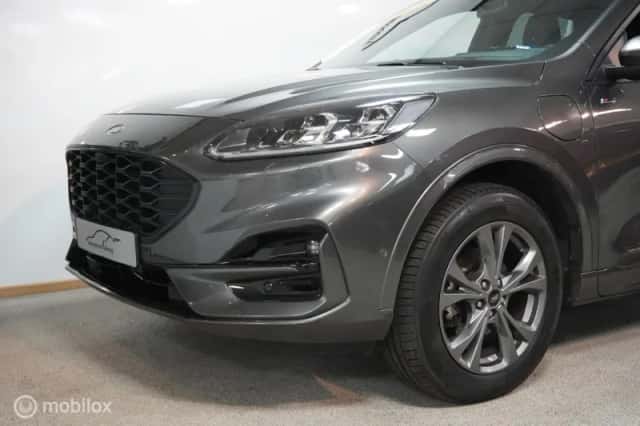 Ford Kuga (2023) thumbnail 5
