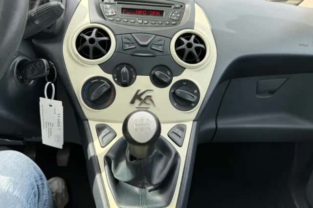 Ford Ka (2009) thumbnail 2