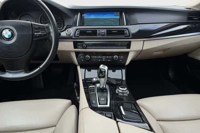 BMW 5-Serie (2010) thumbnail 11