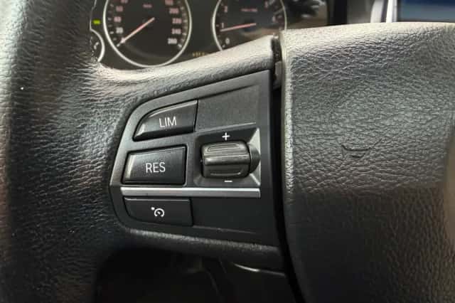 BMW 5-Serie (2010) thumbnail 17