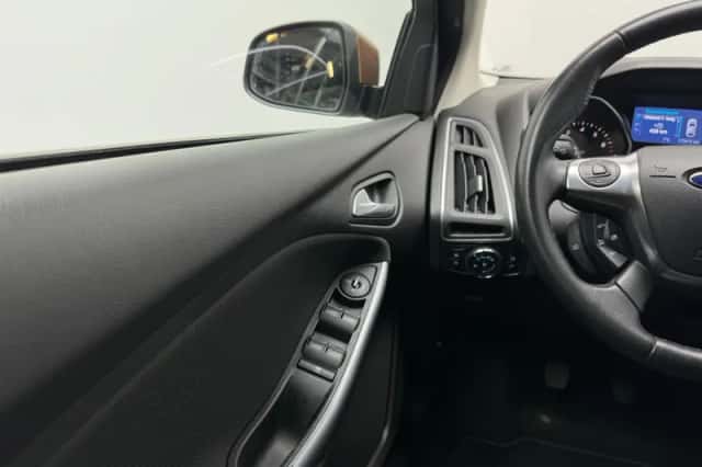 Ford Focus (2013) thumbnail 15