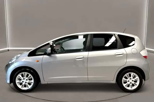 Honda Jazz (2011) thumbnail 3
