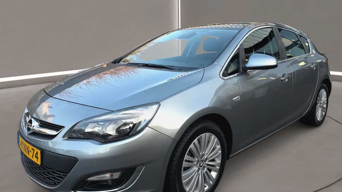 Opel Astra (2013) — foto 1