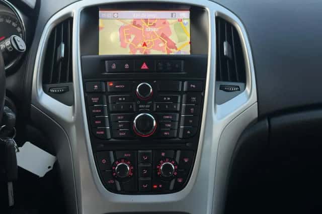 Opel Astra (2013) thumbnail 12