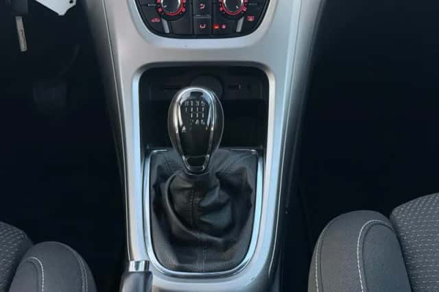 Opel Astra (2013) thumbnail 13