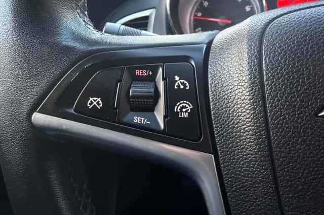 Opel Astra (2013) thumbnail 14