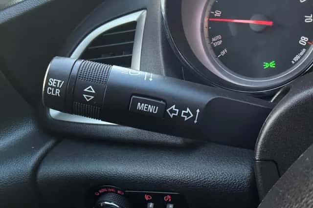 Opel Astra (2013) thumbnail 16