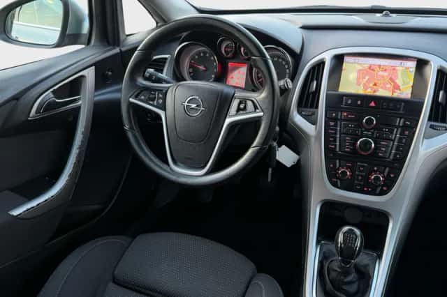 Opel Astra (2013) thumbnail 18