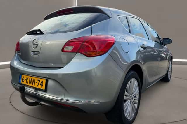 Opel Astra (2013) thumbnail 20