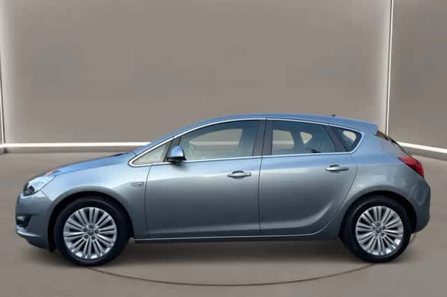 Opel Astra (2013) thumbnail 3