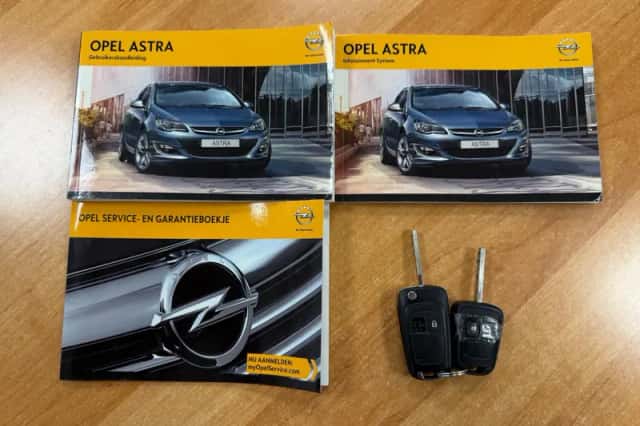 Opel Astra (2013) thumbnail 22