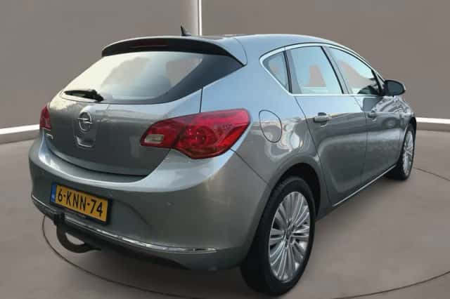 Opel Astra (2013) thumbnail 6