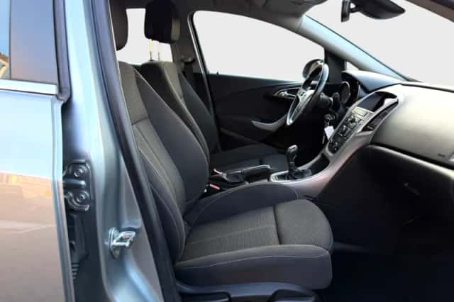 Opel Astra (2013) thumbnail 7