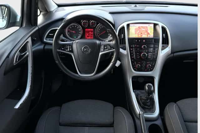 Opel Astra (2013) thumbnail 9