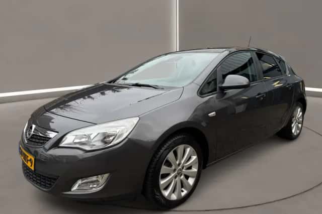 Opel Astra (2010) thumbnail 1