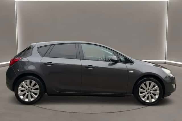 Opel Astra (2010) thumbnail 4