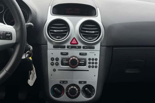 Opel Corsa (2011) thumbnail 12