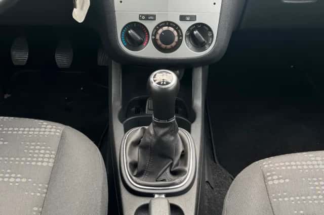 Opel Corsa (2011) thumbnail 13